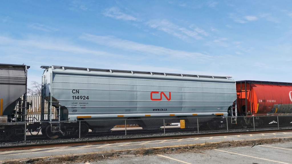 CN 114924